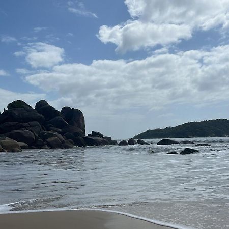 Apto familiar, 150mts do mar, completo e aconchegante em Palmas Governador Celso Ramos Exterior foto