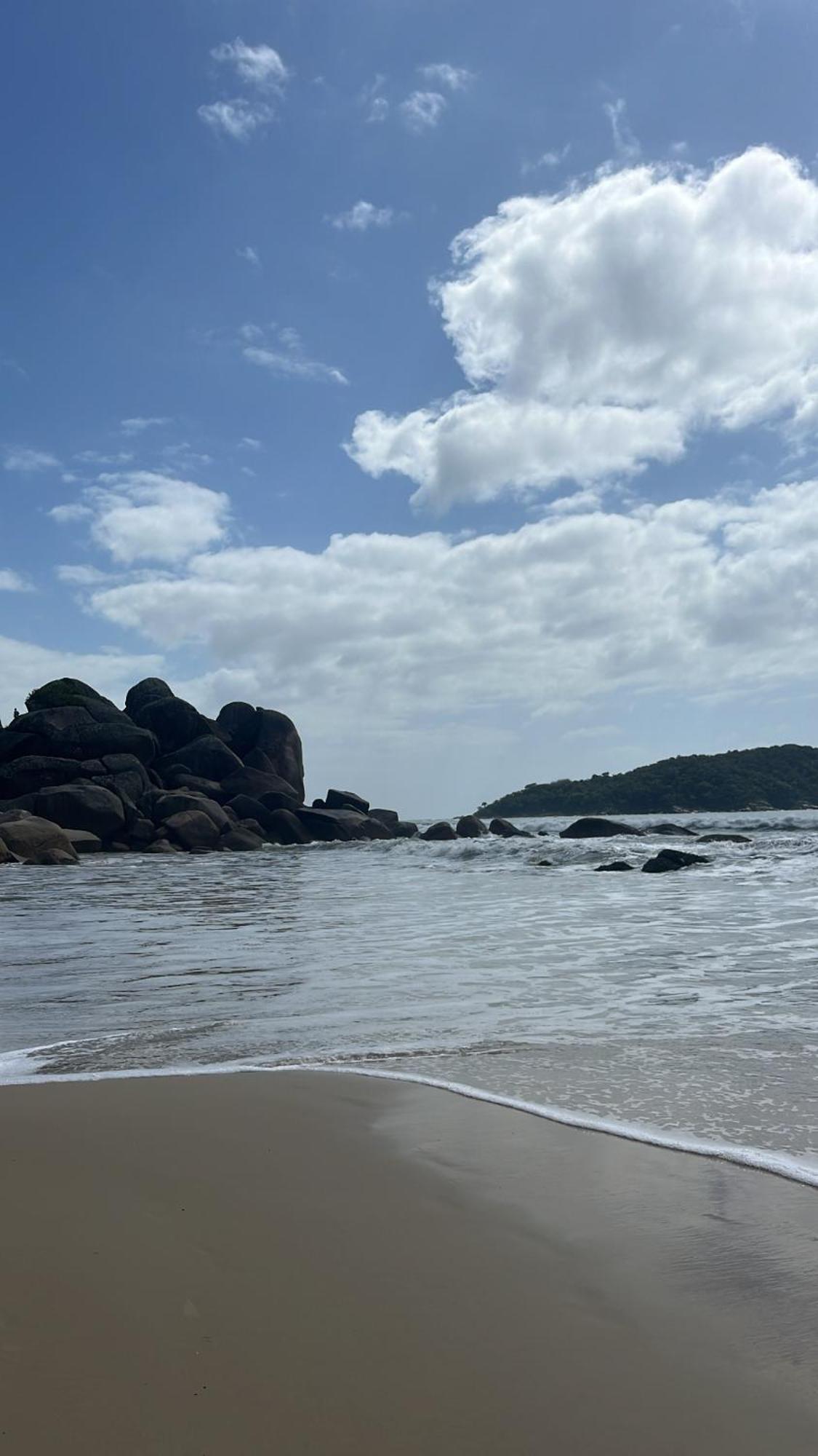 Apto familiar, 150mts do mar, completo e aconchegante em Palmas Governador Celso Ramos Exterior foto